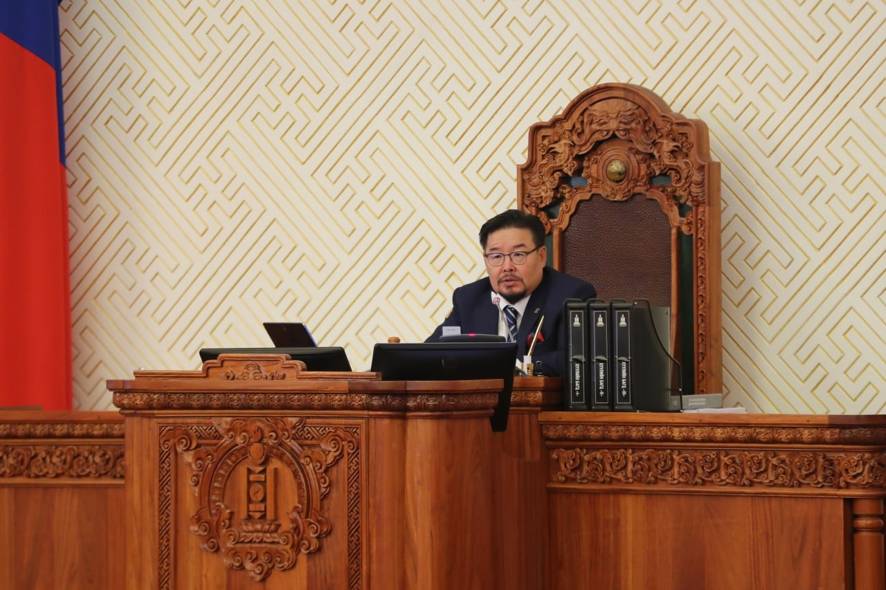Монгол Улсын Үндсэн хуульд оруулах өөрчлөлтийн төслийг хэлэлцэн баталлаа