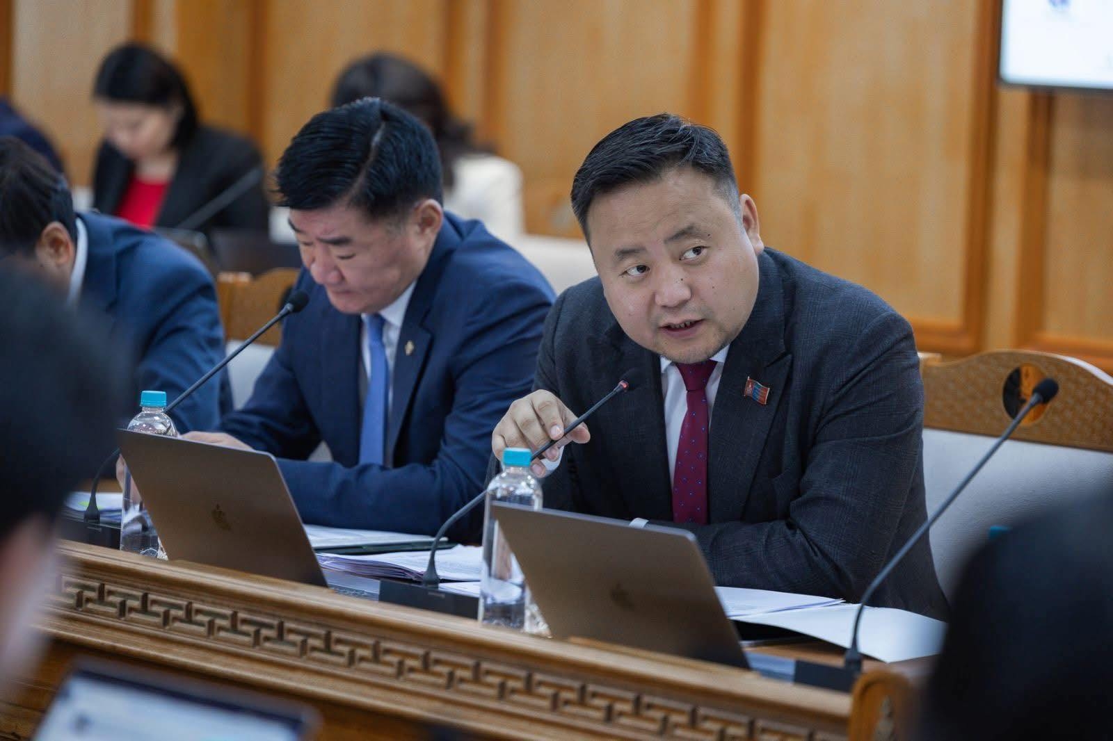 О.Алтангэрэл: 30, 40 жил улсдаа зүтгэсэн эмч, багшийн тэтгэмжийг өгч чадахгүй байж дэд сайдтай болж байгаа нь буруу