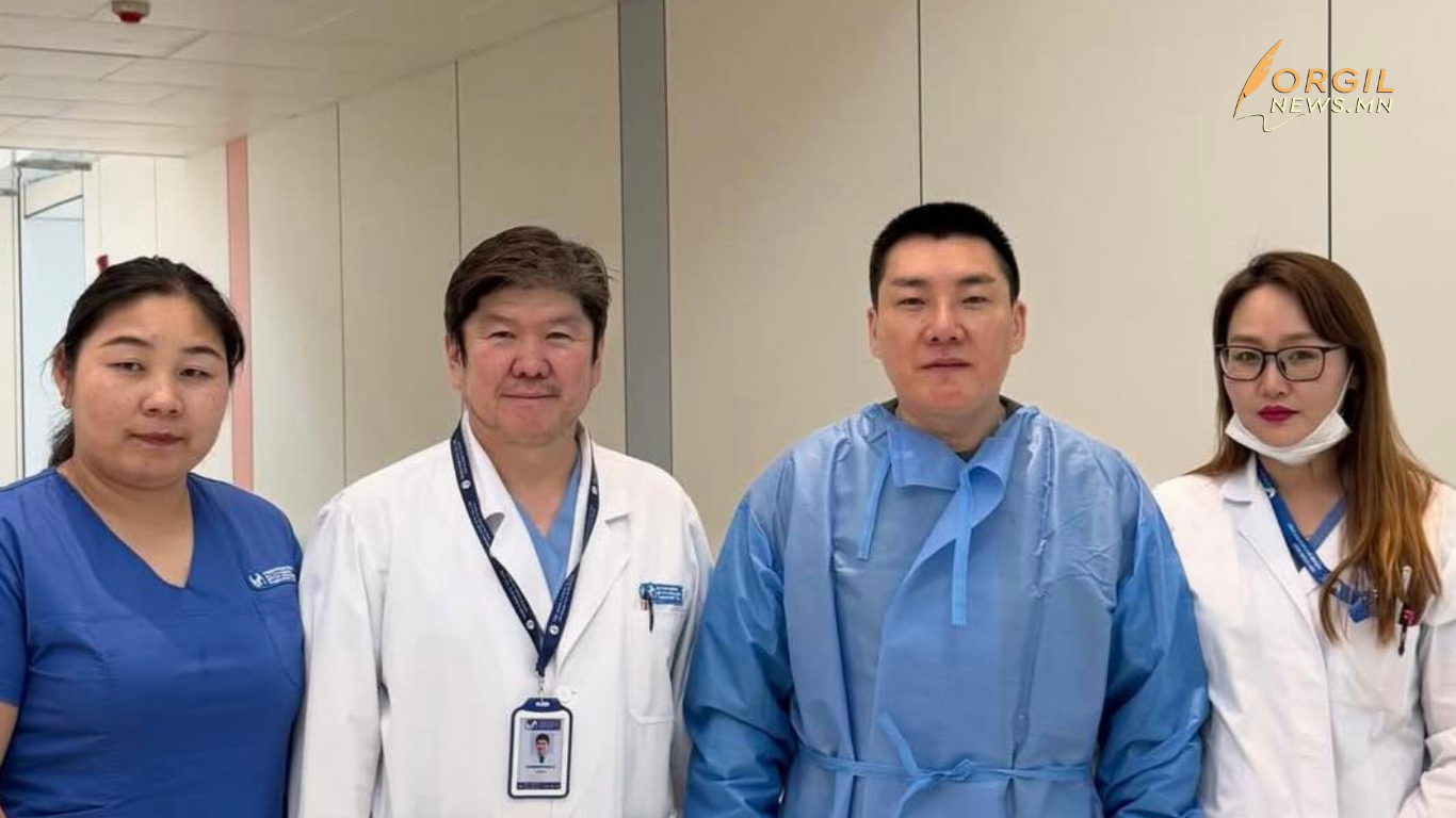 Дуучин Д.Болд Эх нялхас эмнэлэгт өвчинтэйгээ тэмцэж байгаа 48 хүүхдийг баярлууллаа