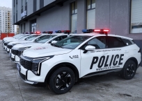 Нийслэлийн замын хөдөлгөөний газарт автомашин, суррон, тусгай хэрэгслийг гардуулан өглөө. Эдгээр автомашин нь 360 камертай, орчин үеийн тоног төхөөрөмжөөр бүрэн тоноглогдсон, хэв журмыг сахиулах, камерын хүрэлцээгүй газарт эргүүл хийх зэрэгт ашиглах юм.