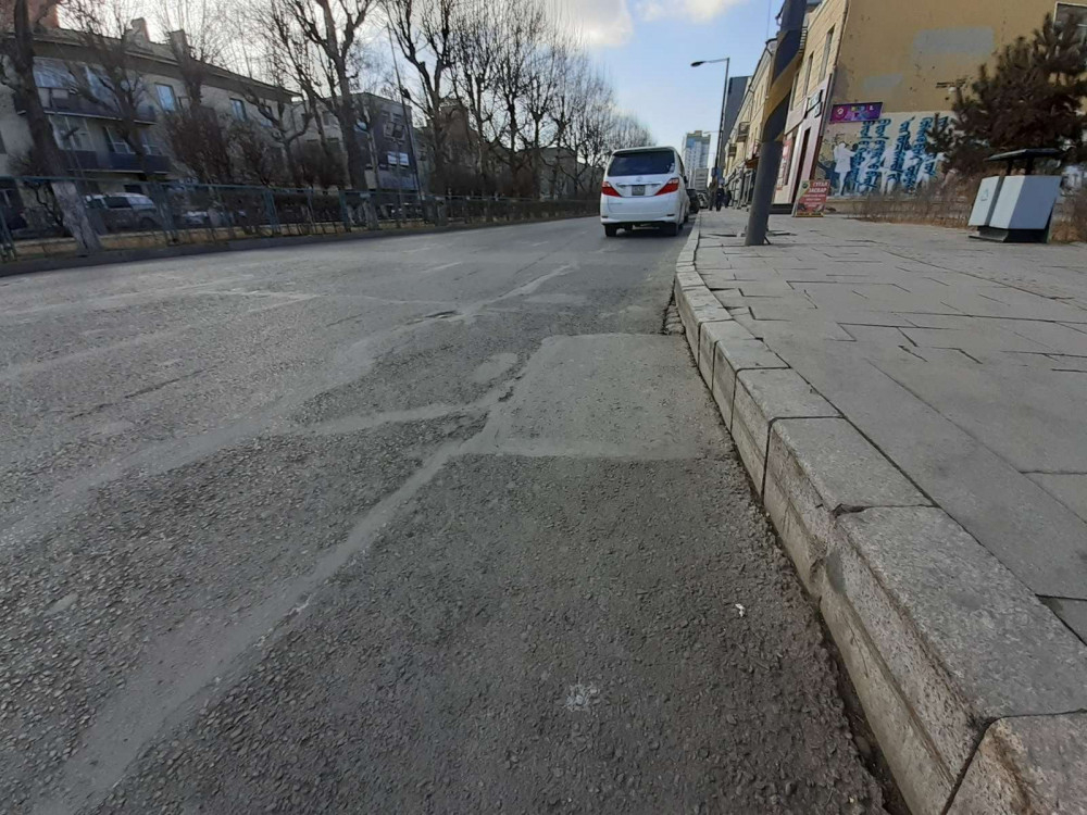 Гэсэр сүмээс Хүнсний 1-р дэлгүүр хүртэлх замыг ирэх сарын 4-нийг хүртэл хаана