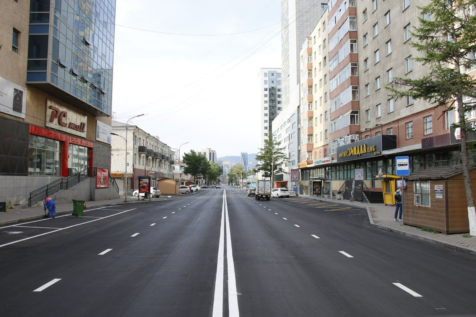 Хүнсний 4 дүгээр дэлгүүрийн уулзвараас "Өлзий" төв хүртэлх замыг шинэчилжээ