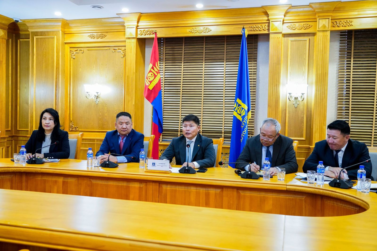 БНХАУ-ын "Чалко" компани нүүрс тээврийг нэмэгдүүлж, Гашуунсухайт-Ганцмодод тусгай гарц байгуулах хүсэлт гаргажээ