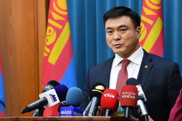 С.Амарсайхан: Эмээлтийн 31 үйлдвэрийн 17-г түр хааж, лацадсан