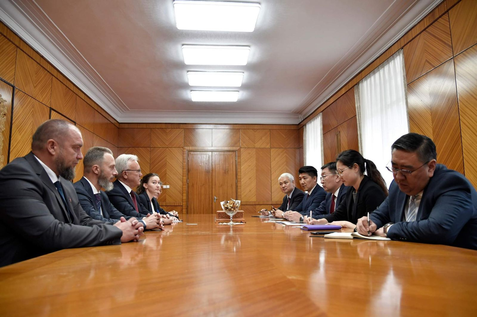 ОХУ-ын Красноярскийн хязгаарын амбан захирагч Булган, Өвөрхангай аймагтай шууд харилцаа тогтоох санамж бичиг байгуулна