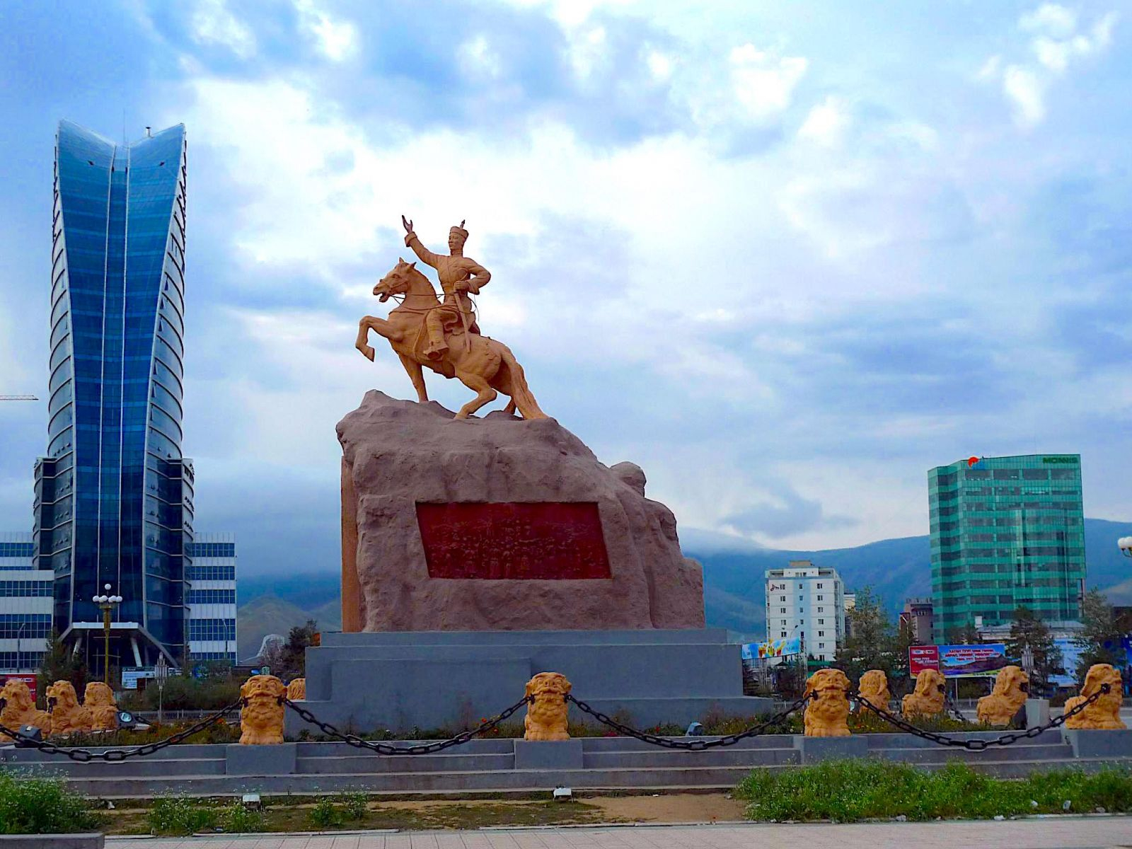 Монгол Улсын гадаад өр эхний улиралд өнгөрсөн оныхоос $1.5 тэрбумаар өсөж, $33.9 тэрбум болов