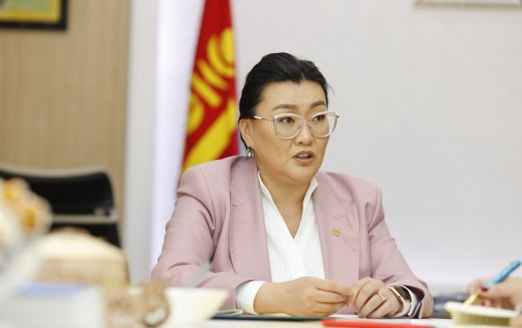 "Бурхан багшийн дүйчин өдөр буюу зургаадугаар сарын 14-нд бүх нийтээр амарна. Тавдугаар сарын 16-н ажлын өдөр"