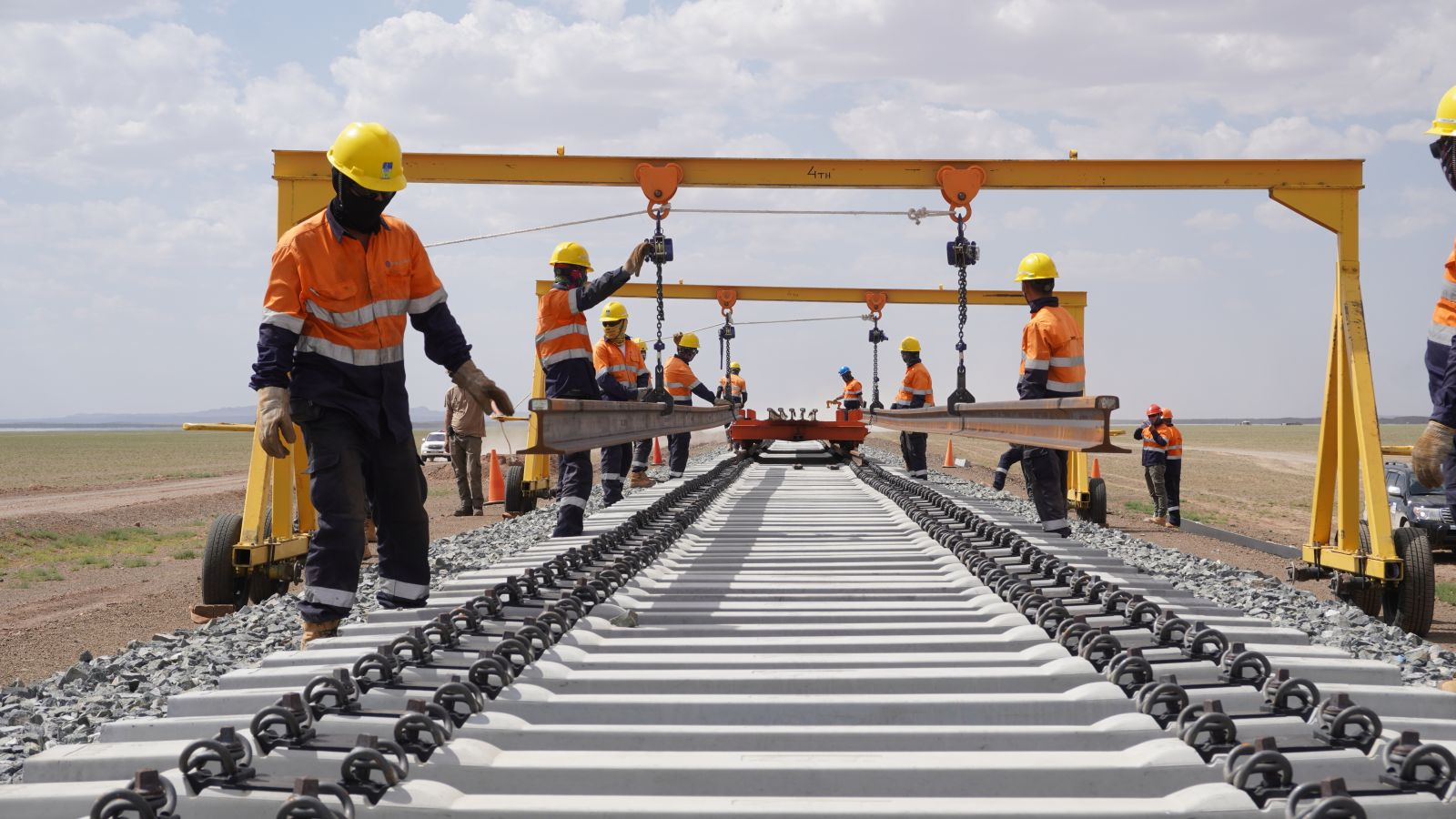 Тавантолгой-Гашуунсухайт чиглэлийн төмөр замыг ирэх долоодугаар сард ашиглалтад оруулна