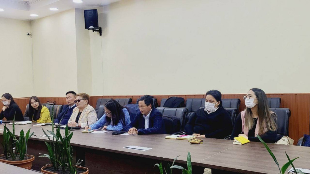 Элэг хамгаалах эмийг хөнгөлөлттэй эмийн жагсаалтад оруулах талаар ярилцжээ