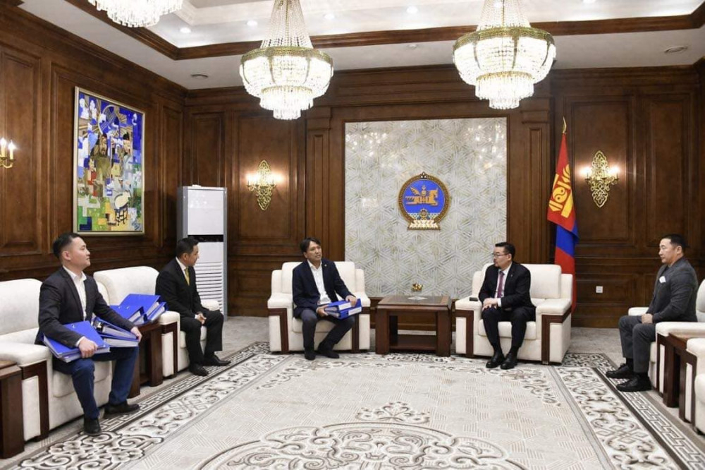 Т.Доржханд: Үндсэн хуульд өөрчлөлт оруулахыг дэмжсэн 100 мянган иргэний гарын үсгийг УИХ-ын даргад өглөө