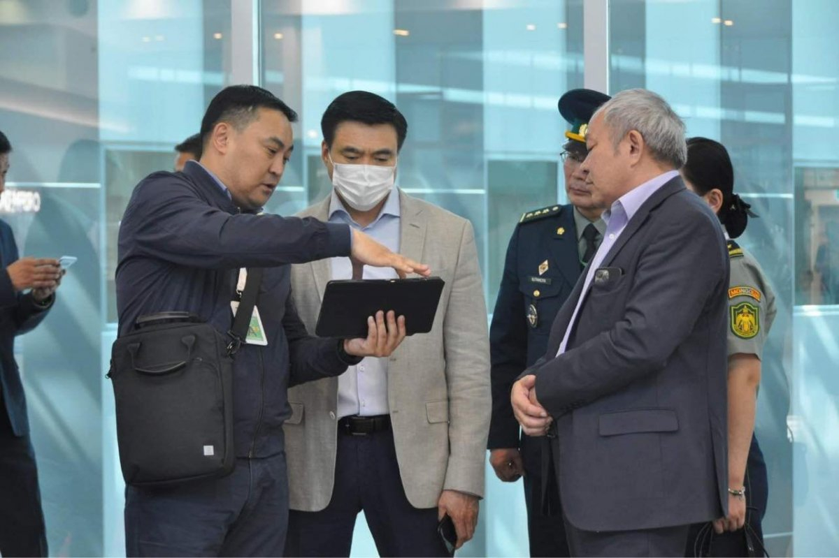 Шадар сайд зорчигчдын ачаа барааг нь шалгах нэрээр хүнд суртал гаргахгүй байх тал дээр онцгой анхаарч ажиллахыг үүрэг болгов