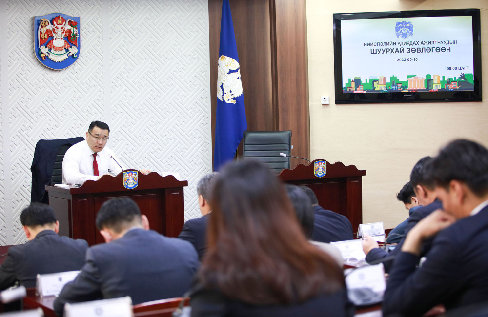 Орон сууцны хороолол дундах орц, гарц хаасан хашаа хайсыг буулгаж, цэгцэлнэ