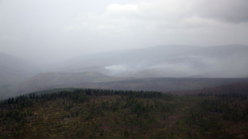 Минжийн хангайд гарсан гал түймрийн голомт руу алба хаагчдыг нисдэг тэргээр хүргэлээ