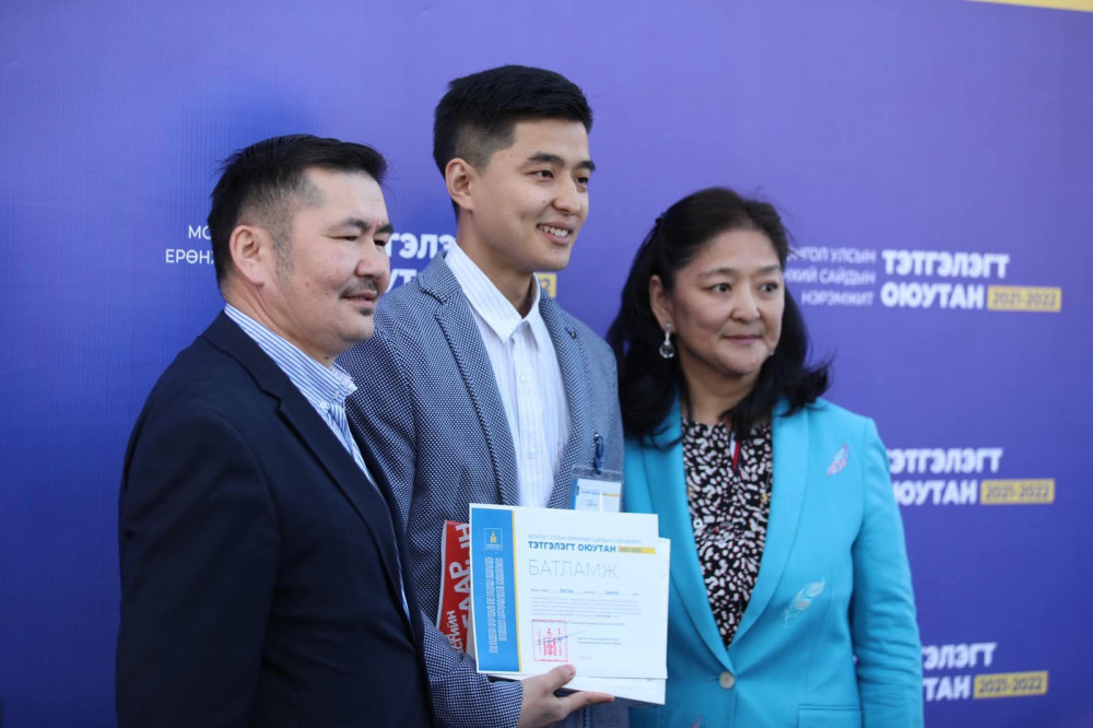 Харвард, Оксфорд, Стенфорд, Йел, Кембриджид тэтгэлгээр сурах оюутнууд батламжаа гардан авлаа