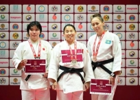 Олон улсын хэмжээний мастер Л.Туруунаа алтан медаль хүртэж, төрийн дууллаа Астанад эгшиглүүлэв