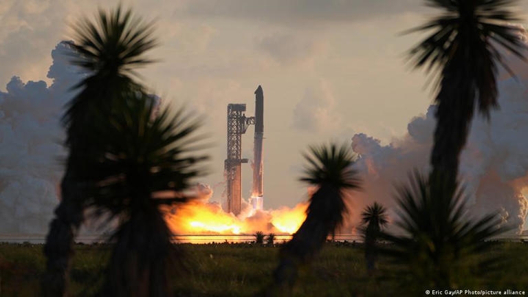 SpaceX-ийн Starship хөлөг анх удаа тойрог замд гарлаа